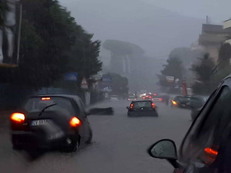 Peggiora il tempo: allerta Meteo Campania prorogata fino a domani sera