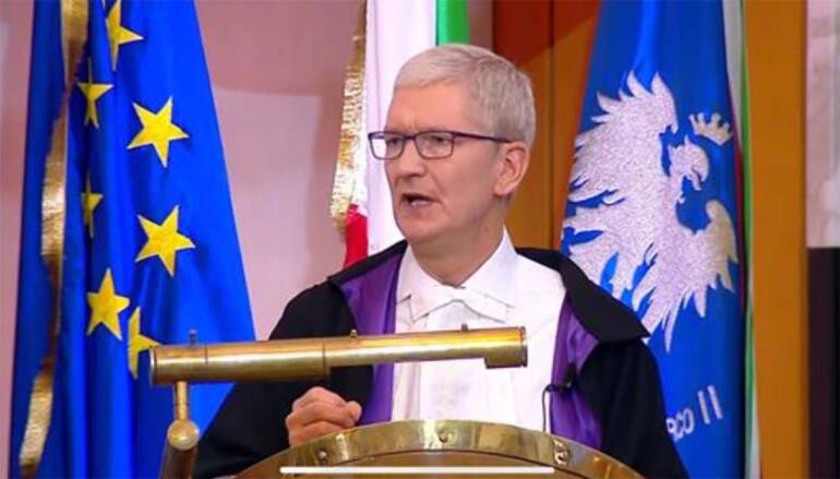 Tim Cook agli studenti di Napoli: “Lasciatevi guidare dai vostri valori”