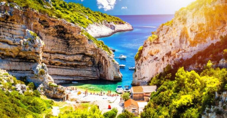 Vacanze, i dati Assoutenti: “Quest’anno costeranno il 15-20% in più”