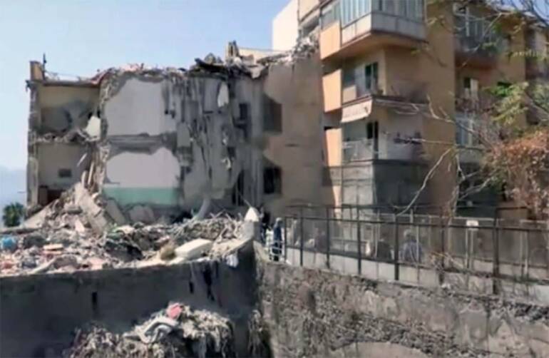A Torre Annunziata cadavere nel palazzo crollato 5 anni fa