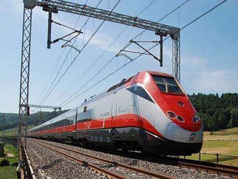 Italia divisa in due: stop ai treni per disinnesco bomba