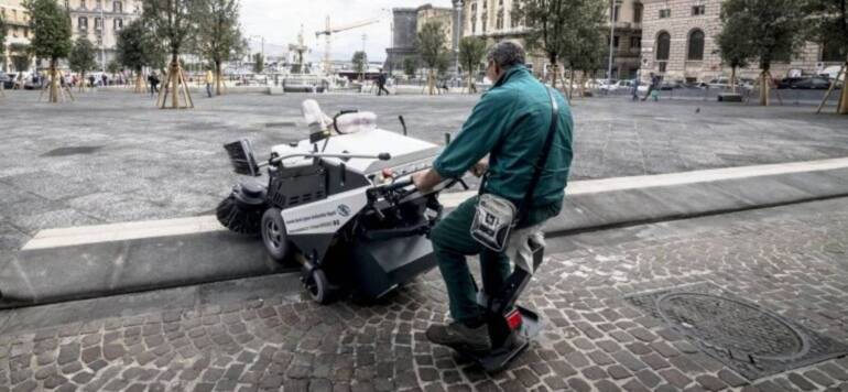 Napoli, 19.216 candidati per 500 assunzioni come operatori ecologici