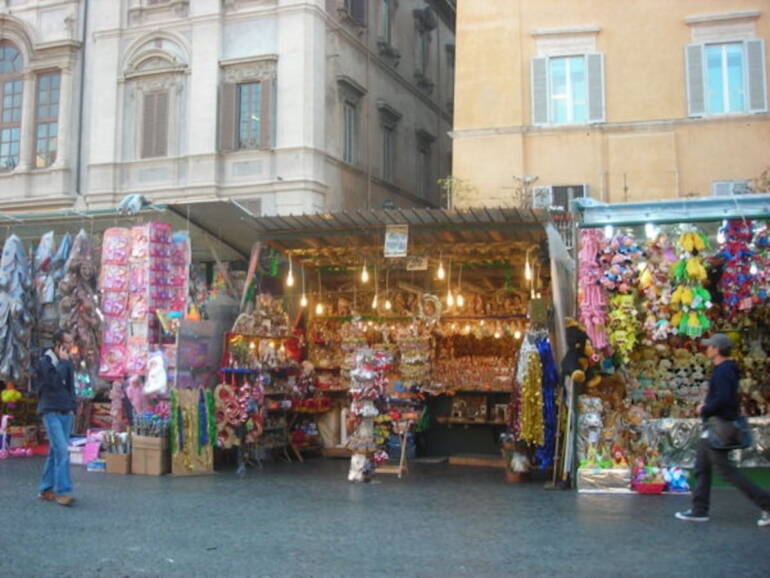 Napoli, commercianti denunciano gli ambulanti abusivi