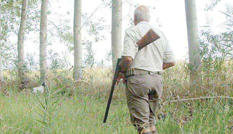 cacciatore nei boschi