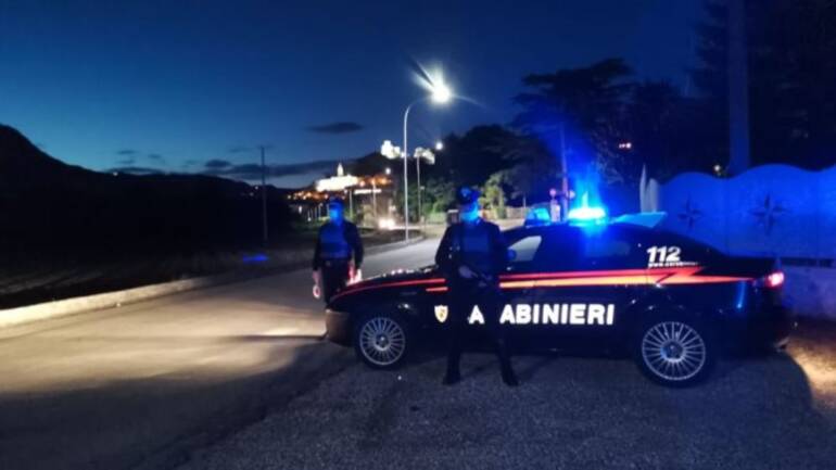 Gragnano,arrestato 20enne con problemi psichici: cerca di accoltellare carabiniere