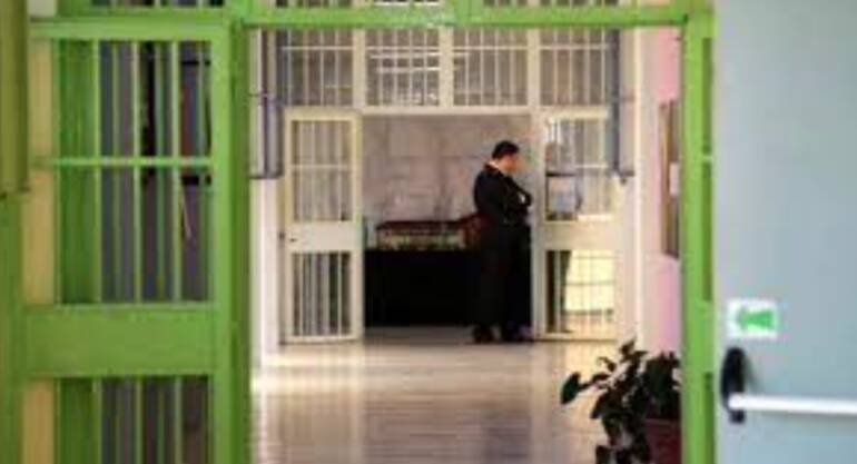 Sesso per evitare gli sfratti: arrestato ufficiale giudiziario di Nocera Inferiore