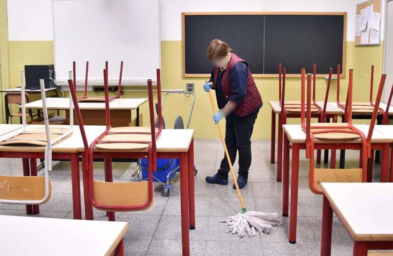 Titoli di studio falsi per lavorare nelle scuole: 182 prof e bidelli a rischio processo