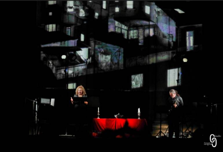 Iaia Forte e Javier Girotto, con ‘Interno familiare’, inaugurano la nuova stagione del Teatro Bolivar