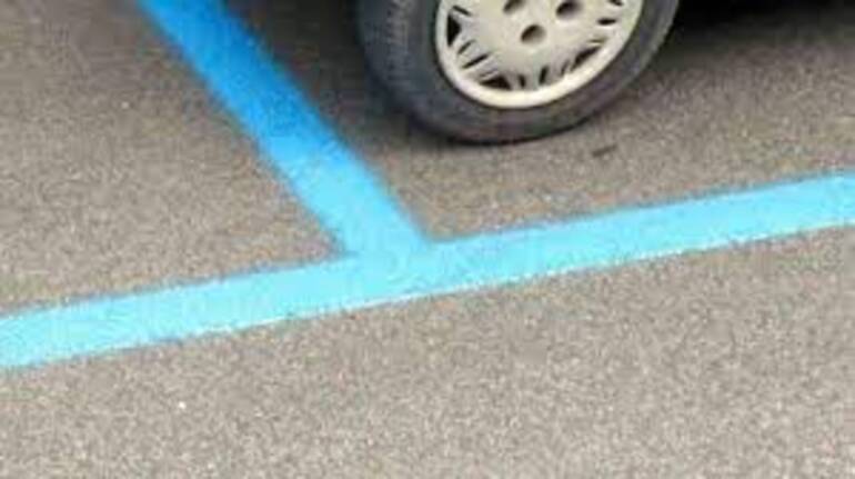 ‘Strisce blu’ a Giugliano, presentata un’interrogazione