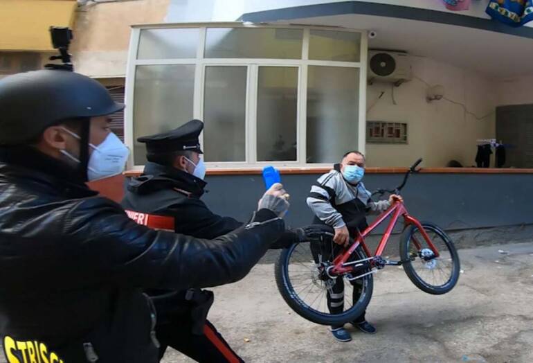 A Licola spaccio di droga dello stupro: 8 arresti
