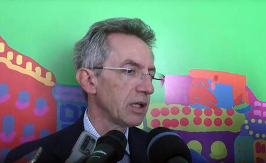 Napoli, il sindaco annuncia la riduzione della Tari