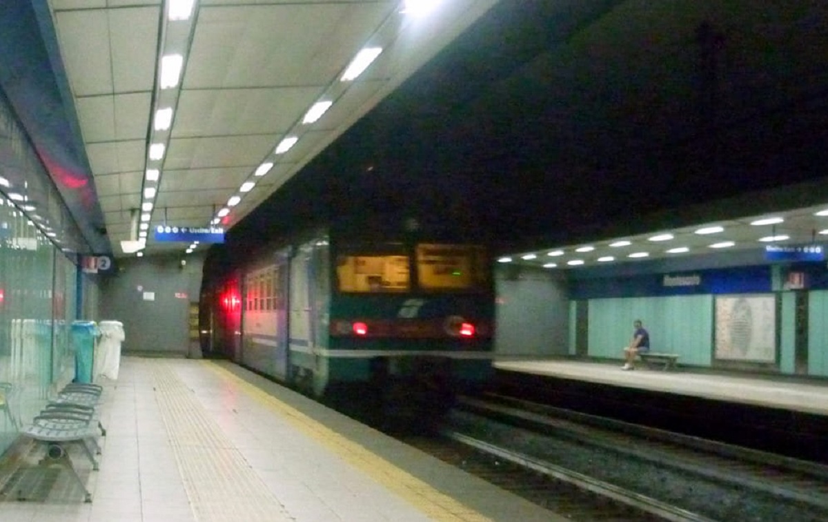 Metro Linea 2 corsa straordinaria post Napoli-Torino anziché.