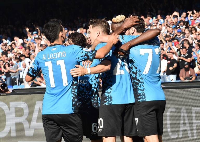 Napoli “forza 13”, al Maradona demolito anche il Sassuolo: è 4-0