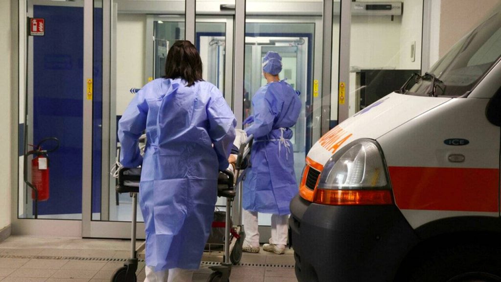 Non sa di essere incinta, va in ospedale per una colica e invece partorisce