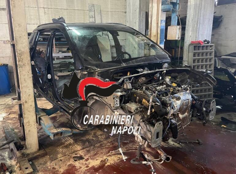 Sant’Anastasia, traditi dal gps: arrestati 2 ricettatori di auto rubate