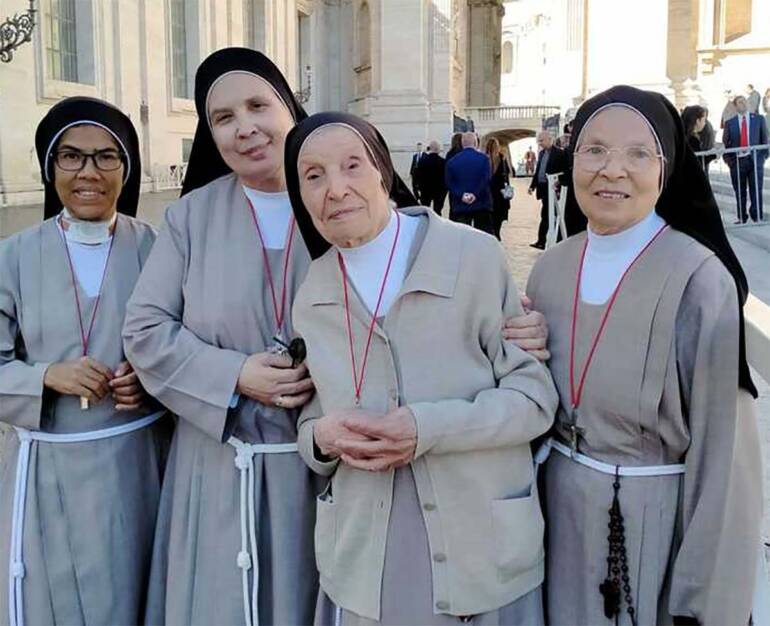 Napoli, suor Filomena ricevuta da Papa Francesco per i suoi 100 anni