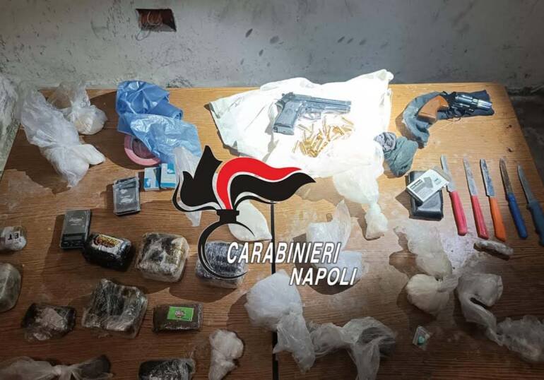 Castello di Cisterna, Acerra e Brusciano: rastrellati i quartieri popolari. Il video