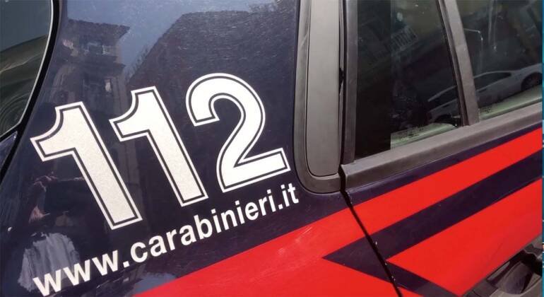 Pusher seriale arrestata dai carabinieri a Castello di Cisterna