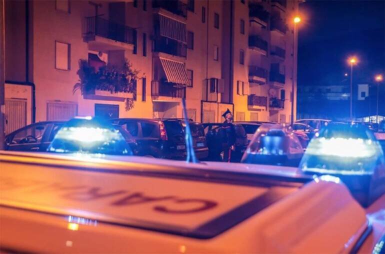 Giugliano, baby rapinatore in azione: a 15 anni assalta supermercato. Incastrato dalle telecamere