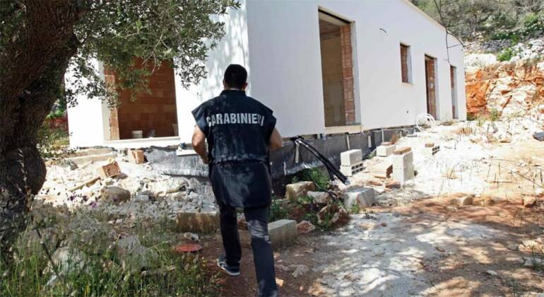 Case vacanze non allacciate alla rete fognaria a Baia Domizia: 69 indagati
