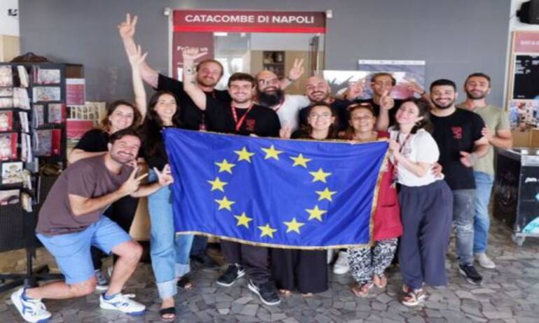 Manfredi e don Battaglia alla Sanità per premio a La Paranza