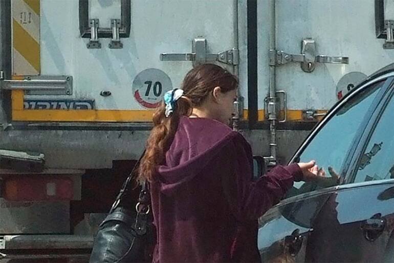 Riducono in schiavitù la figlia di 14 anni: arrestati i genitori