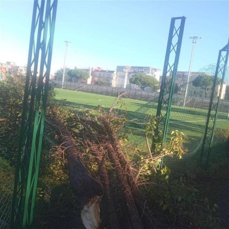 Furti ed atti vandalici all’impianto sportivo di San Pietro a Patierno
