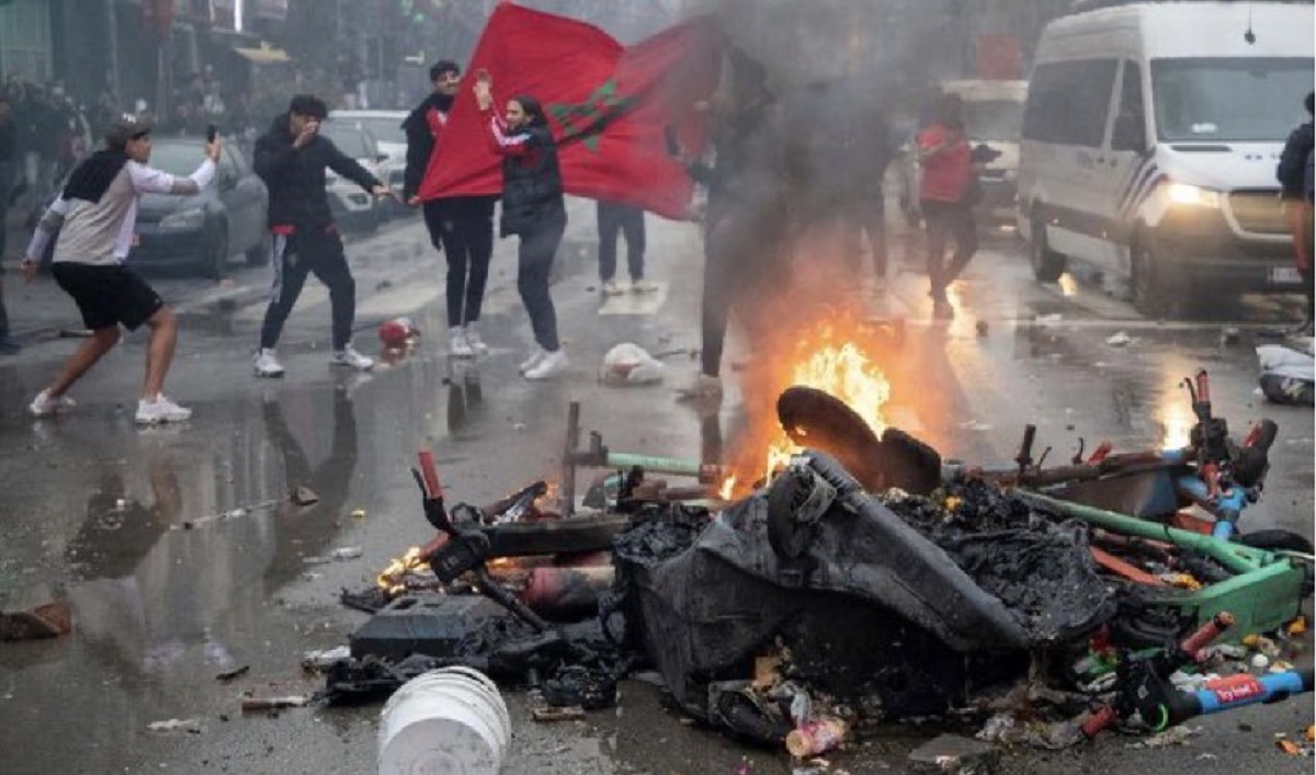 Guerriglia a Bruxelles, tifosi del Marocco devastano il centro. VIDEO