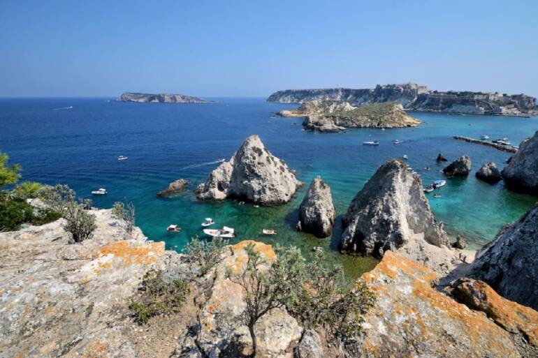 Scomparso elicottero: in sette a bordo, anche due bambini