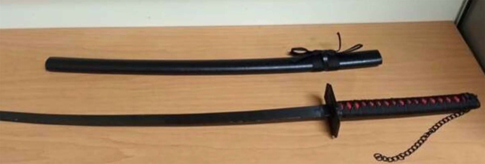 katana nel portabagagli