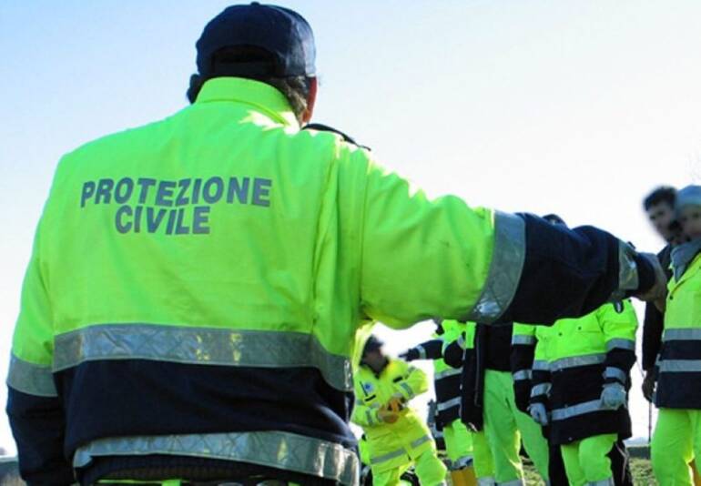 Maltempo, anche domani a Napoli chiusi parchi, cimiteri e scuole