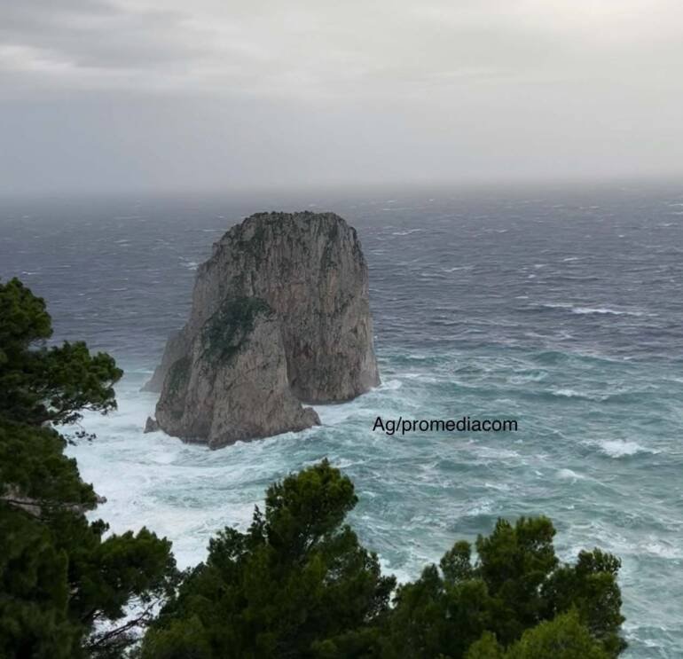 Maltempo, danni e disagi in tutto il Golfo di Napoli. Il video
