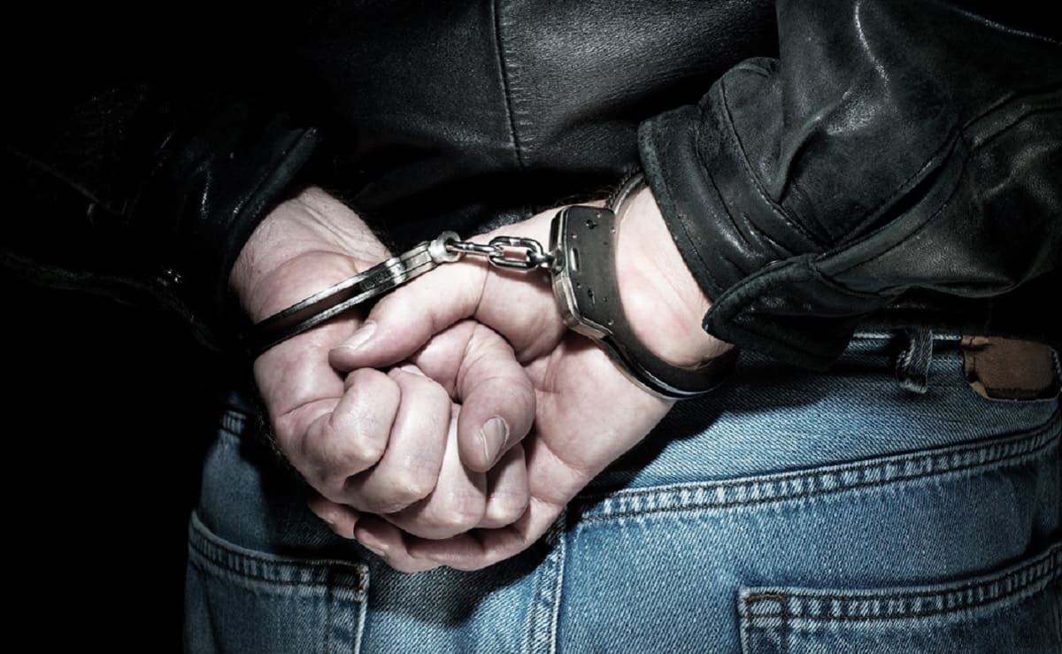 Bacoli: arrestato 28enne per furto pneumatici, caccia complici