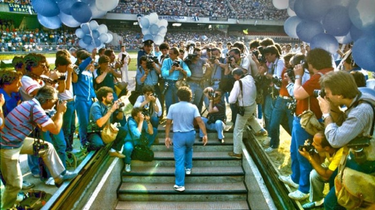 “Ho visto Maradona”, arriva su Sky il documentario di Pennac