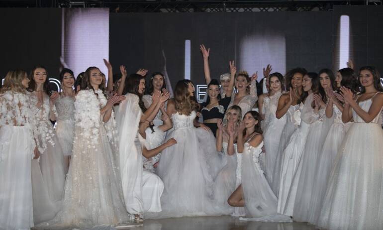 Mikela C. ha presentato la collezione sposa 2023 al Museo Nazionale Ferroviario di Pietrarsa