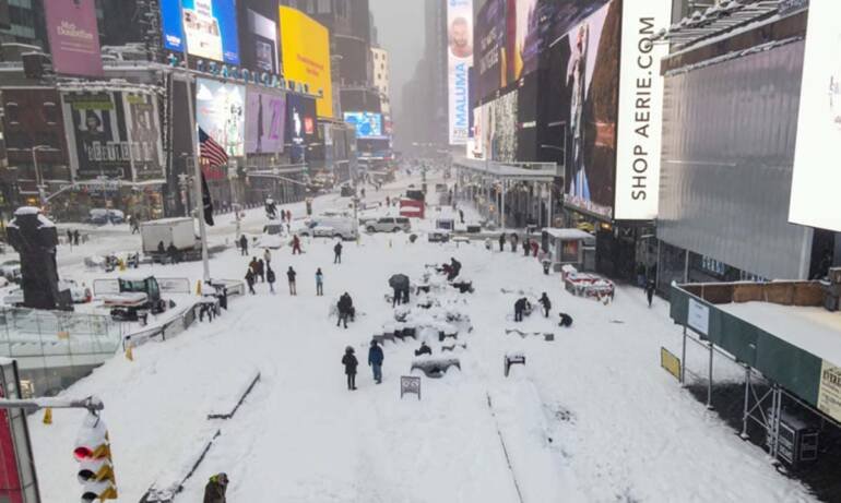New York sotto una tempesta di neve “storica”