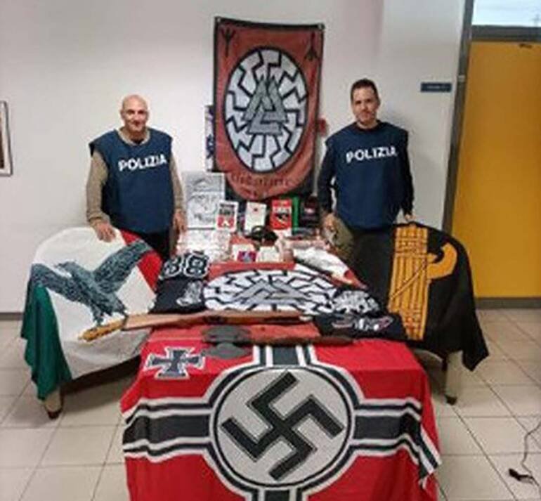 Napoli, i neonazisti di ‘Ordine di Hagal’ pronti ad azioni militari