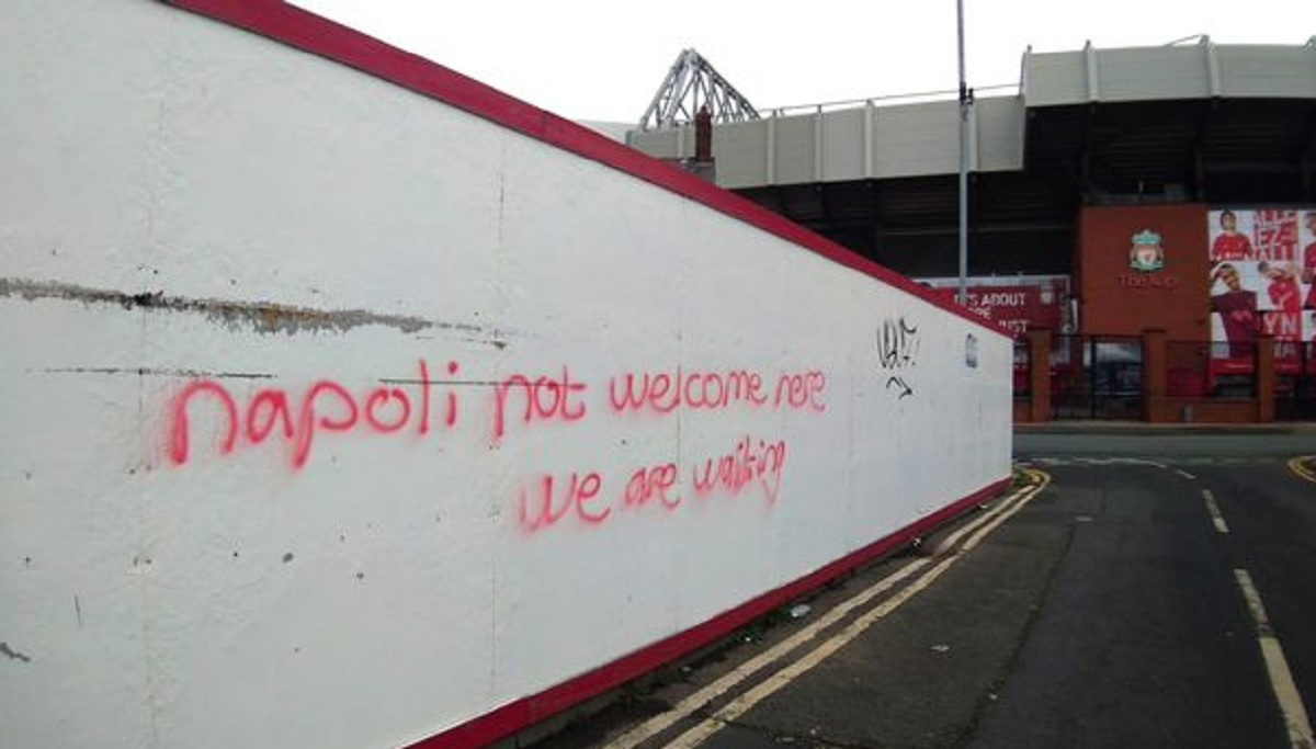 Tensioni a Liverpool, i tifosi inglesi: “Napoletani, non siete i benvenuti”