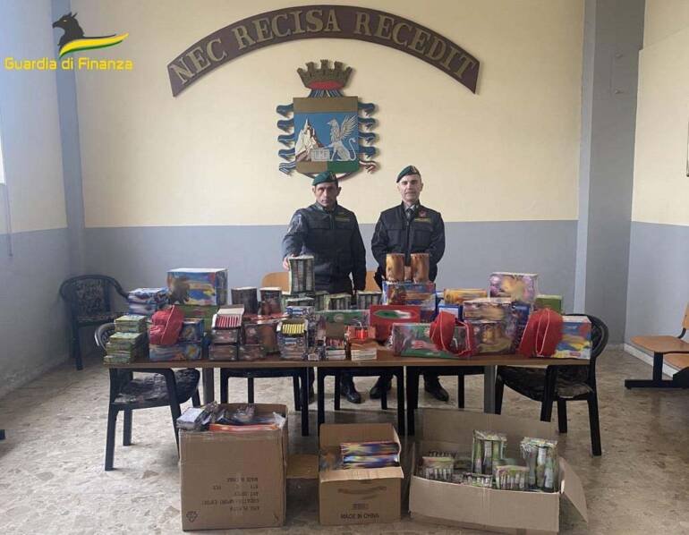Napoli, operazione ‘Natale sicuro’. Sequestrate circa 10 tonnellate di fuochi d’artificio