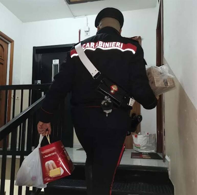 Melito, gara di solidarietà per la donna che ha chiesto aiuto ai carabinieri