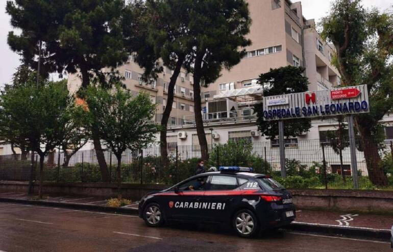 Castellammare, si schiantano con la moto: 18enne in prognosi riservata