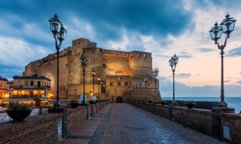 Maltempo a Napoli: domani chiusi Maschio Angioino e Castel dell’Ovo