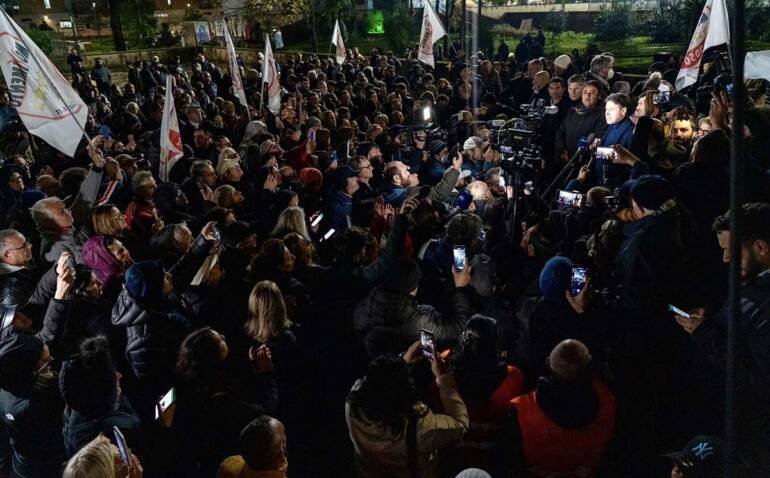 Reddito di cittadinanza, bagno di folla per Conte a Scampia