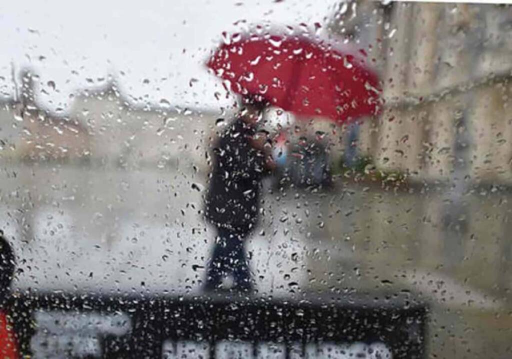 Maltempo nel Salernitano, frane e allagamenti: chiusa l’Amalfitana, famiglie sgomberate