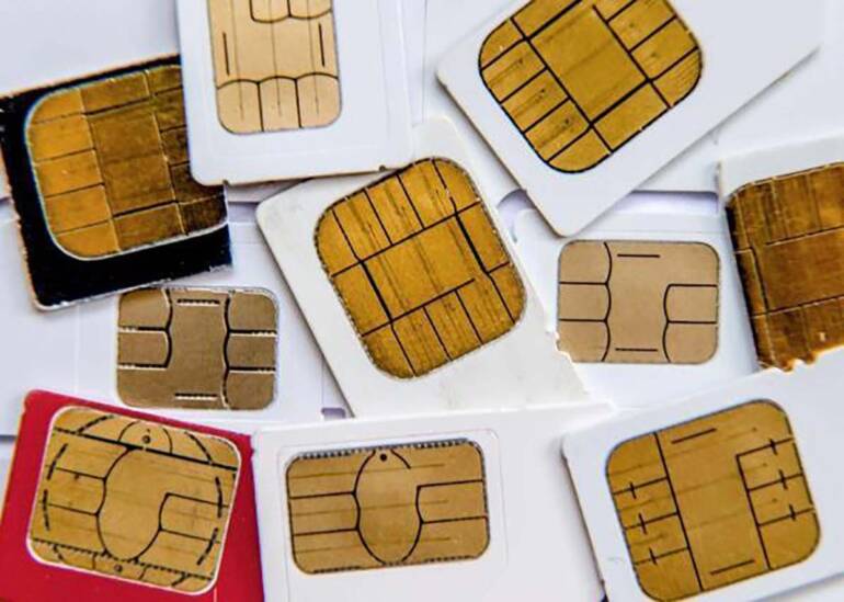 Napoli, gambiano sorpreso con oltre 200 sim-card alla Duchesca: denunciato