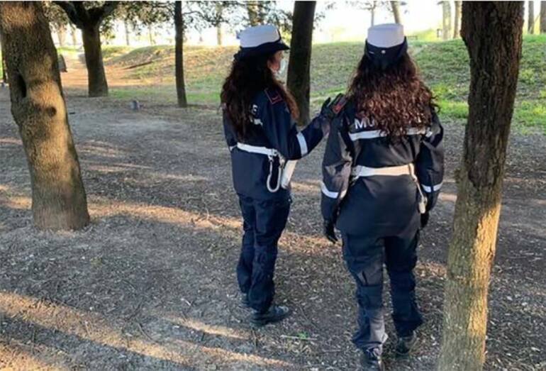 Caserta, omissione di soccorso: denunciati 2 giovani. ritirata la patente