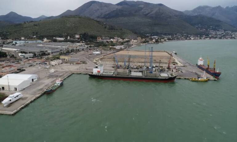 Tangenti per i lavori al porto di Gaeta, tre indagati