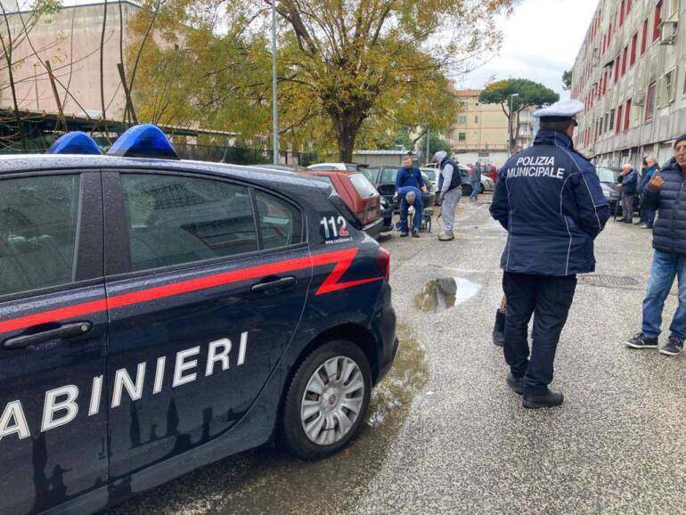 Quarto, blitz antiabusivismo: rimosse baracche e cancelli