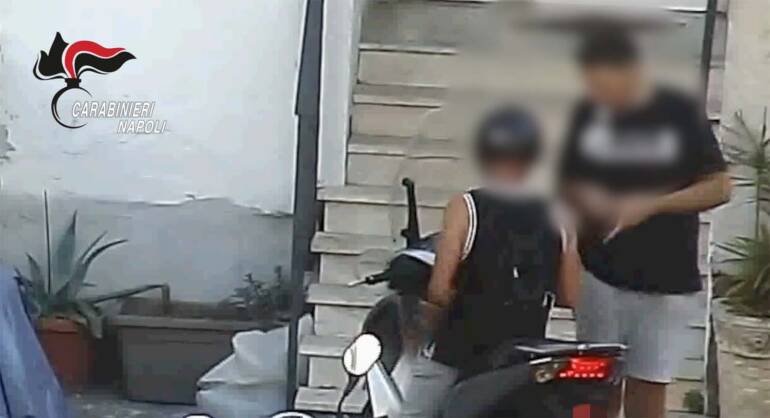 Le telecamere e la cimice in auto per scoprire lo spaccio in penisola sorrentina. Tutti i nomi