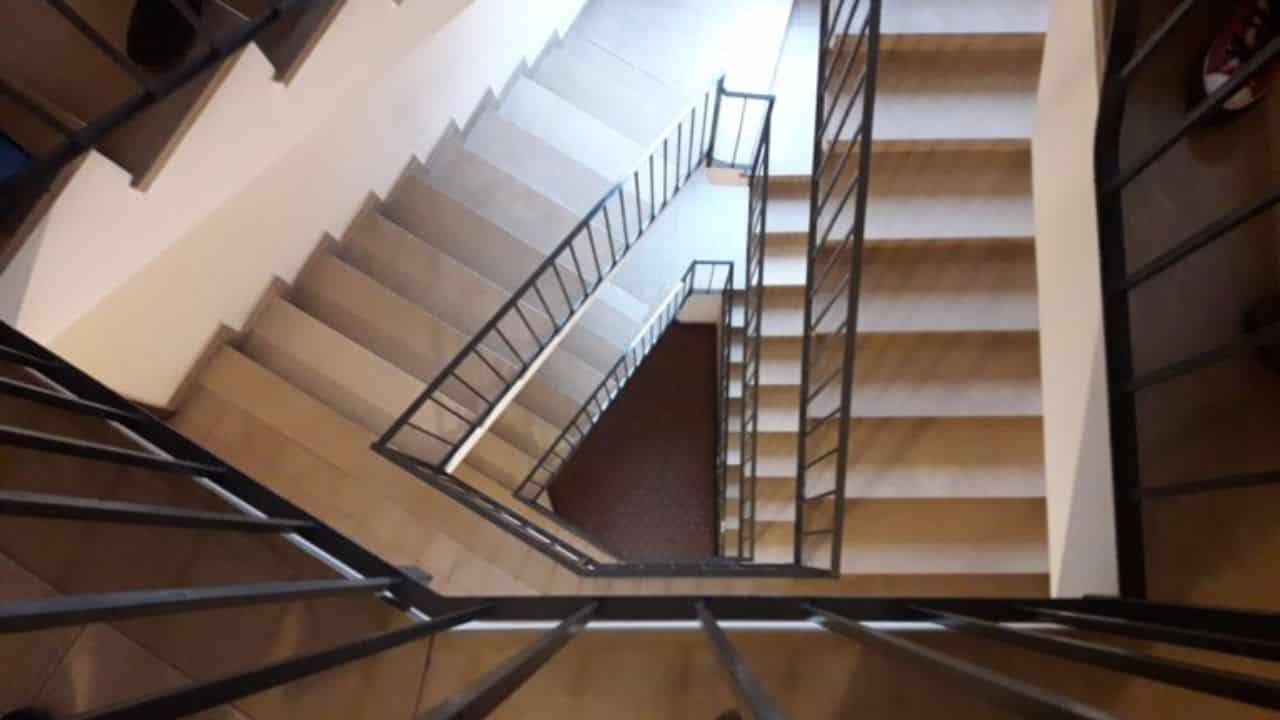 studente precipita scuola